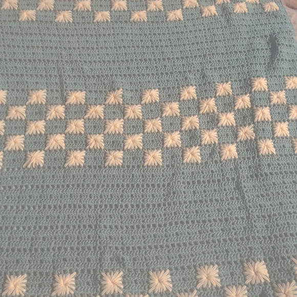 Vtg handmade blanket 59*64 - Picture 2 of 7